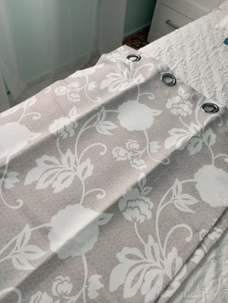 Cortinas Beige y Blancas con Flores