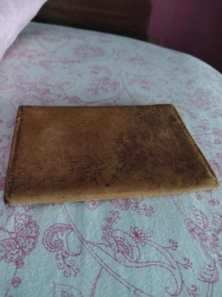 Cartera tipo sobre de piel
