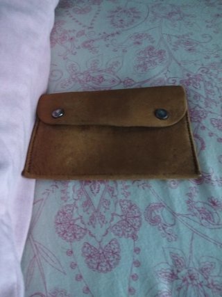 Cartera tipo sobre de piel