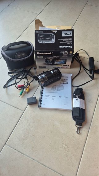 Videocámara Panasonic HC-V700 FullHD pack completo