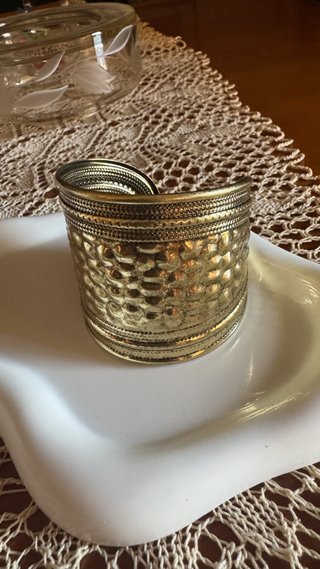 Bracciale donna rigido maxi oro martellato