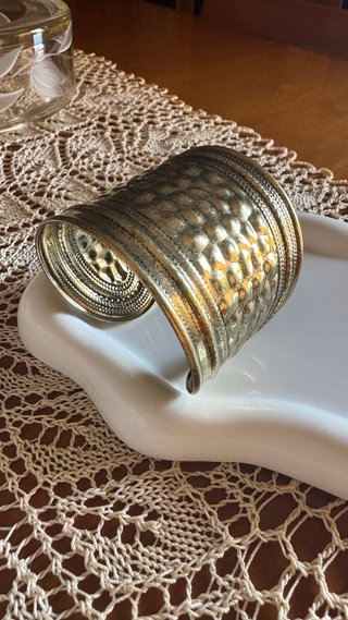 Bracciale donna rigido maxi oro martellato