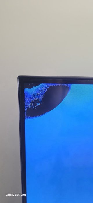 Televisor con golpe en lado izquierdo