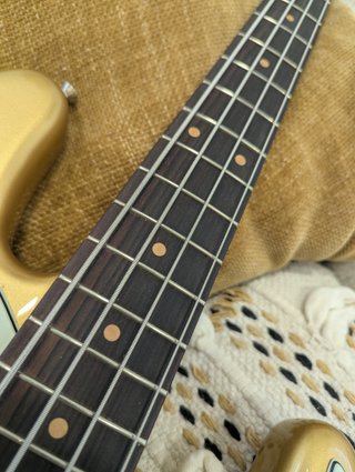 Fender Vintera '60s Jazz Bass Aztec Gold