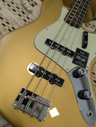 Fender Vintera '60s Jazz Bass Aztec Gold