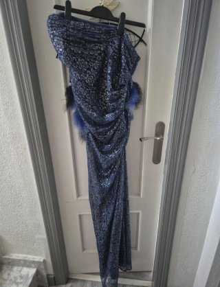 Vestido Myleene Klass azul y plata