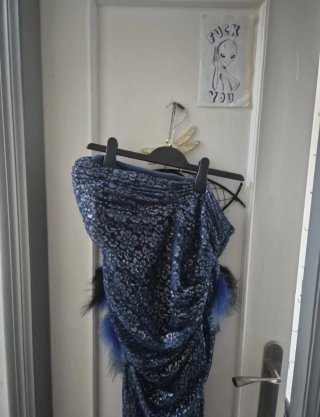 Vestido Myleene Klass azul y plata