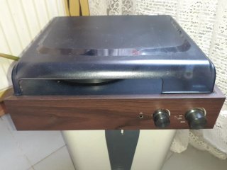 Tocadiscos Nedis Marrón y Negro