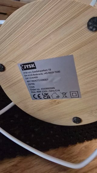 2 Lámparas de mesa blancas y madera