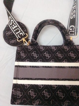 Bolso Guess Negro y Gris con Monedero