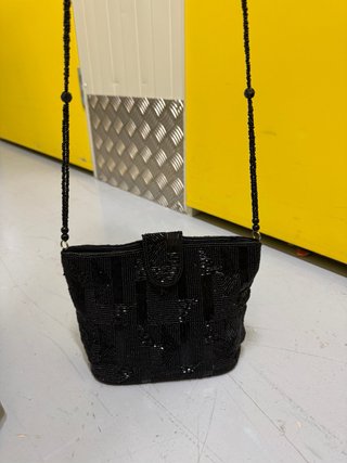Bolso de fiesta negro con pedrería