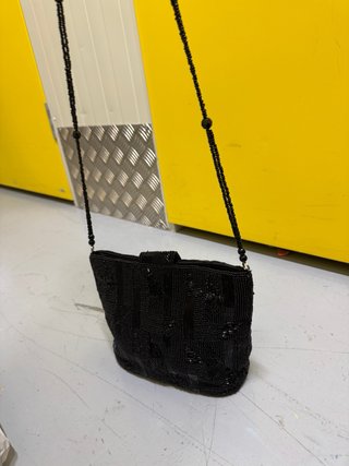 Bolso de fiesta negro con pedrería