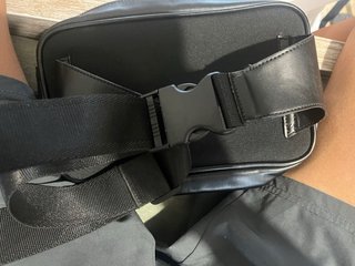Riñonera Burberry Beige y Negra