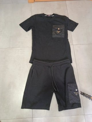 Conjunto Prada Camiseta y Pantalón Corto Negro