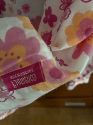 Camisa floral rosa y blanca