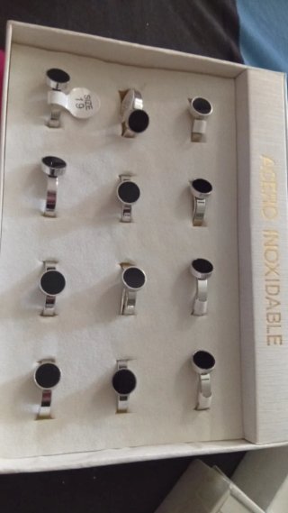 Anillos de perlas negros y rosas ajustables