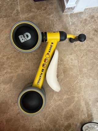 Triciclo B. Duck Amarillo Bebé.