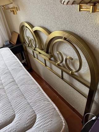 Cabecero de latón antiguo restaurado