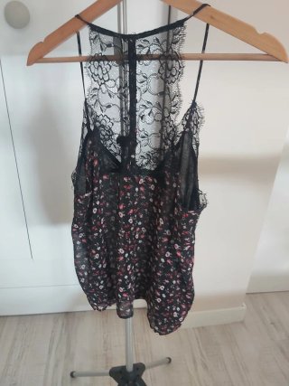 Lencera Stradivarius floral encaje negro talla L