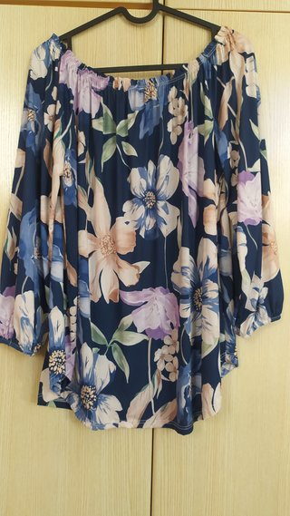 Blusa Maglia donna blu fiorata.