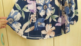 Blusa Maglia donna blu fiorata.