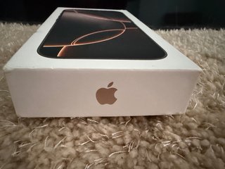 iPhone 16 Pro - cobrizo