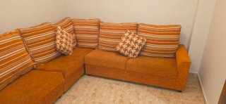 Sofá modular naranja y blanco