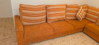Sofá modular naranja y blanco