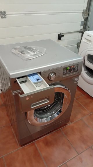 Lavadora LG Acero 8kg 1200 rpm