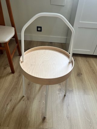 Mesa auxiliar Burvik Ikea madera y metal