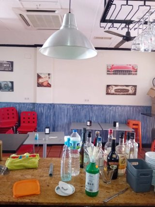 Local comercial con licencia de bar
