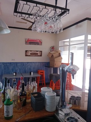 Local comercial con licencia de bar