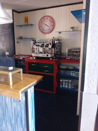 Local comercial con licencia de bar