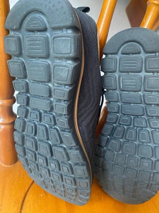Zapatillas Skechers Negras y Doradas