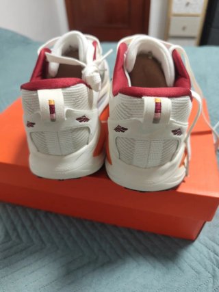 Nike Vomero 18 Año del Caballo