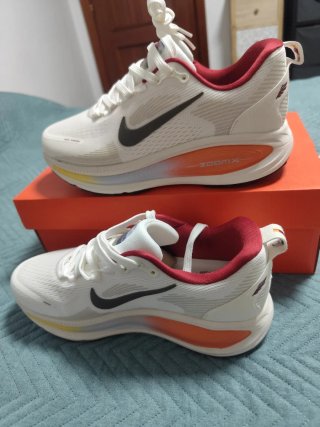 Nike Vomero 18 Año del Caballo