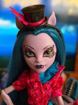 Bambola Monster High Avea Trotter .