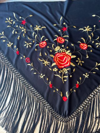 Mantoncillo Flamenco Negro Bordado