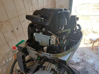 Motor fueraborda de la marca honda 15 cv 4 tiempo