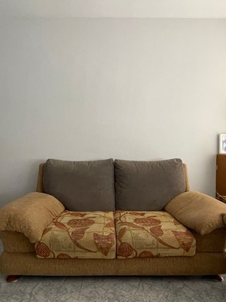 2 sofas 1 de tres plazas y otro de dos buen estado