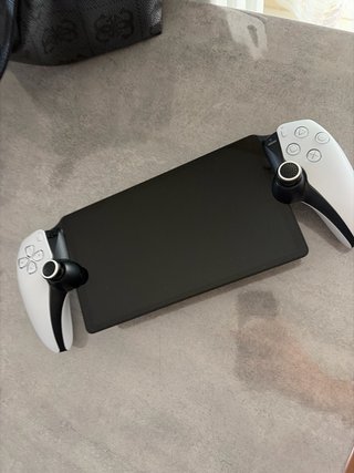 PlayStation Portal Sony bianco e nero