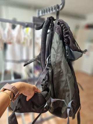 Mochila Quechua Negra y Gris