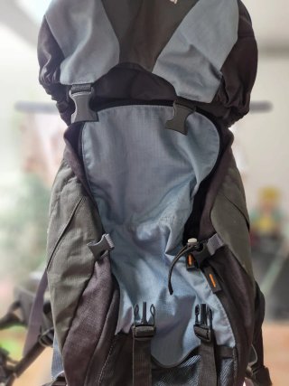 Mochila Quechua Negra y Gris