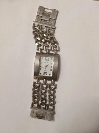 Reloj Gutti