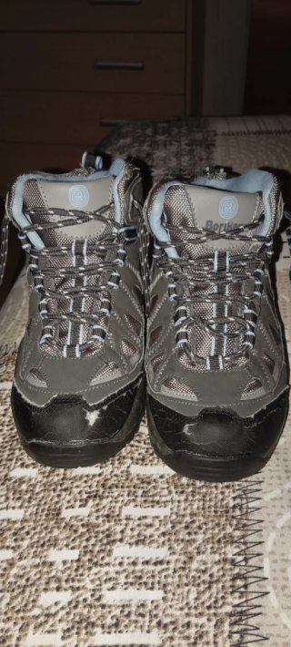 Botas de montaña mujer negras y grises