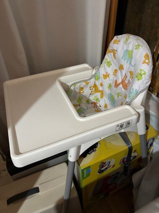 Trona Ikea con cojín estampado