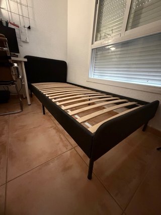 Cama tapizada SLATTUM Ikea gris