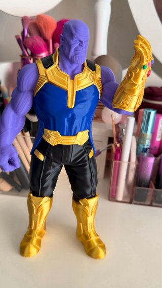 Figura Thanos 3D con Guantelete