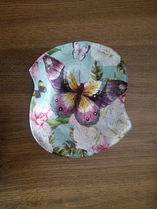 Fuente cristal con mariposas y flores