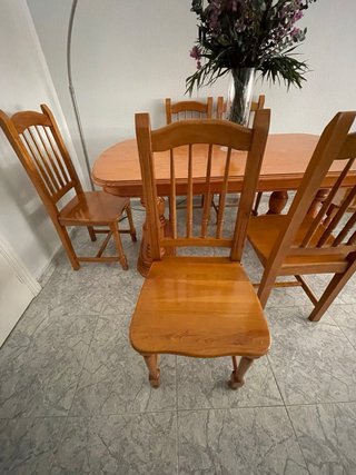 Mesa de madera maciza con 6 sillas